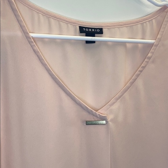 Like new, size 2 torrid blouse - Picture 4 of 10